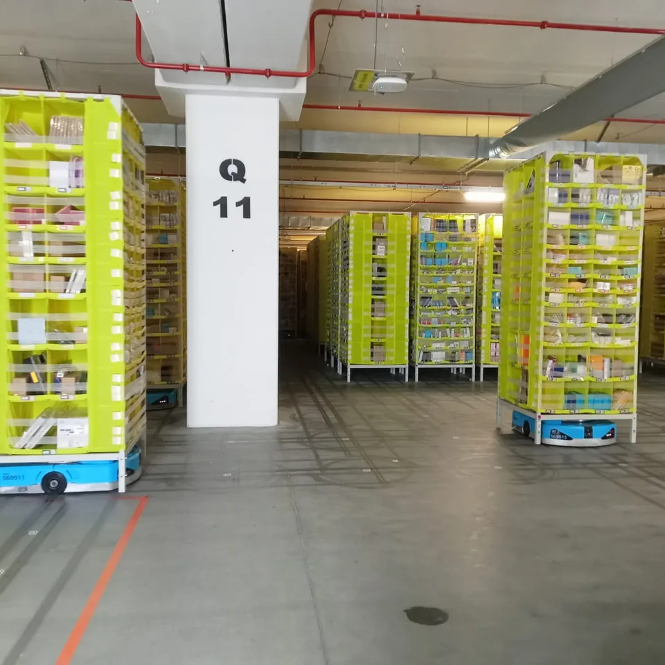 fullfilment center amazon warehouse robots schifano